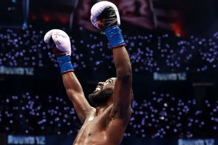 ستاره شکست‌ناپذیر بوکس بازنشسته شد